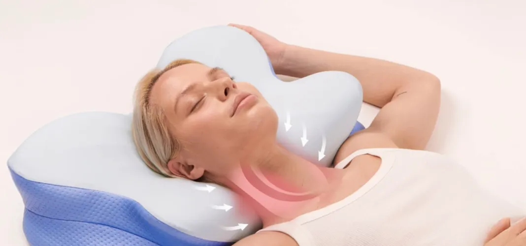 Close view of the stepped neck ridge and butterfly contour of the foam pillow